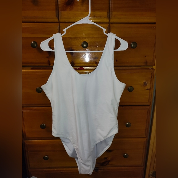 Source Unknown Other - Source Unknown White One Piece Swimsuit